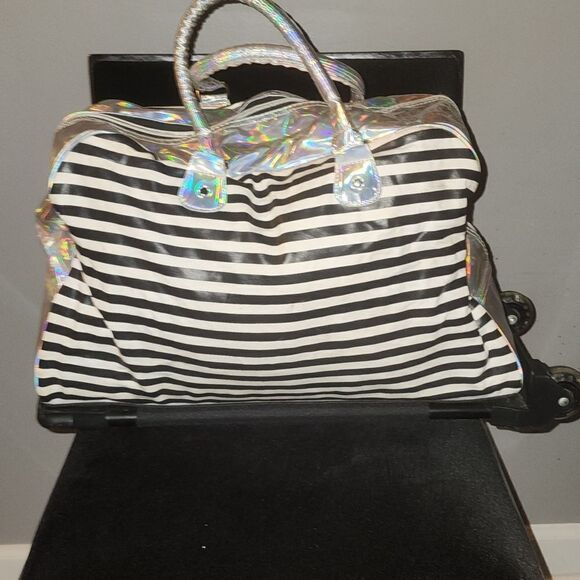 Justice Weekender - Picture 3 of 4